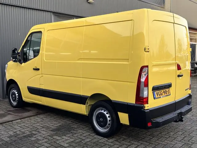 Renault Master T28 2.3 dCi 135 L1H1 Airco Cruise controle Trekhaak 2500kg trekgewicht Achteruitrijca...