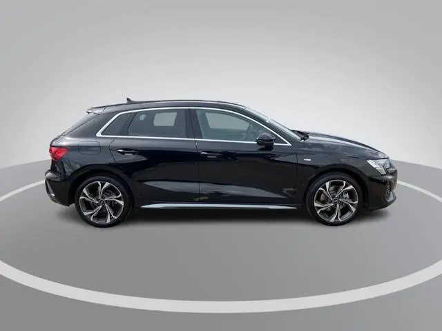 Audi A3 Sportback 40 TFSIe 204PK S Line · Camera 18"Lmv · Apple/Android Car Play · Leder/Stof · Gara...