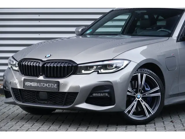 BMW 3-serie 330e eDrive Edition | M-Sport | Memory | Adaptive cruise  | HUD | 360 | Adaptive M-Onderstel |