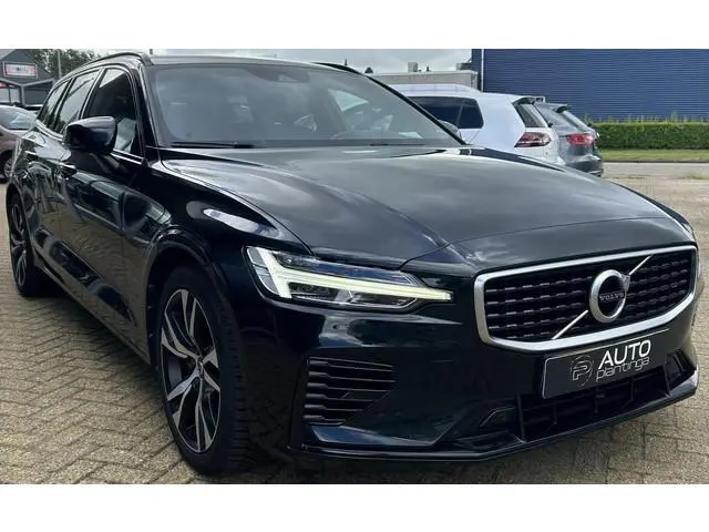 Volvo V60 2.0 T8 Twin Engine AWD R-Design 331PK | Achteruitrijcamera | Elektrische Trekhaak | Nieuwe...