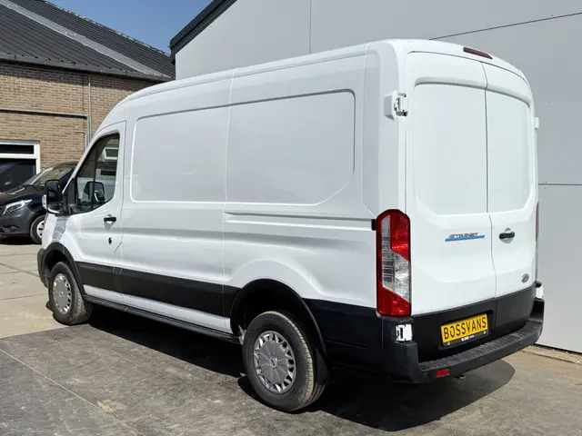 Ford e-Transit 68kWh 184PK L2H2 317km WLTP 95,7% (SOH) BEV Snelladen Cruise Control Climate Control...