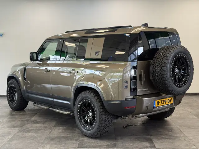 Land Rover Defender 110 2.0 P400e 110 Heritage Leder Full-led Navigatie