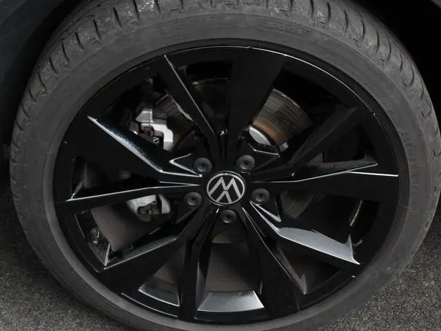 Volkswagen T-Roc 1.5 TSI DSG R-Line + Design pakket Black Automaat Panorama dak Navigatie Apple Carp...