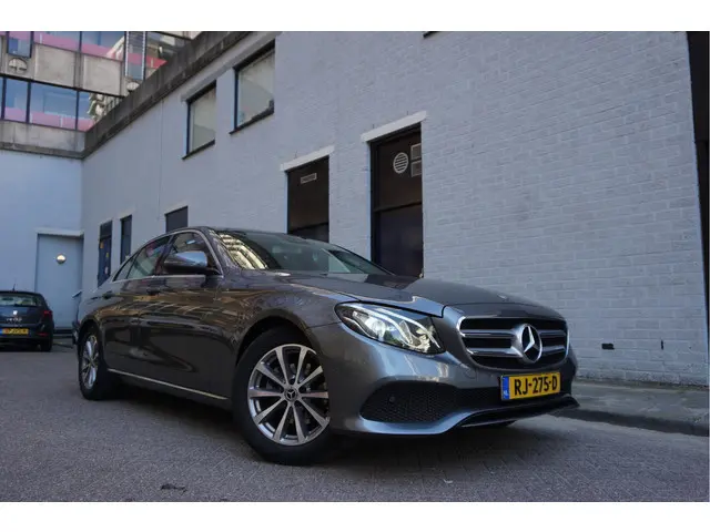 Mercedes-Benz E-klasse 200 Business Solution | 1ste eigenaar | NL Auto | Zeer luxe | Volledig Merced...