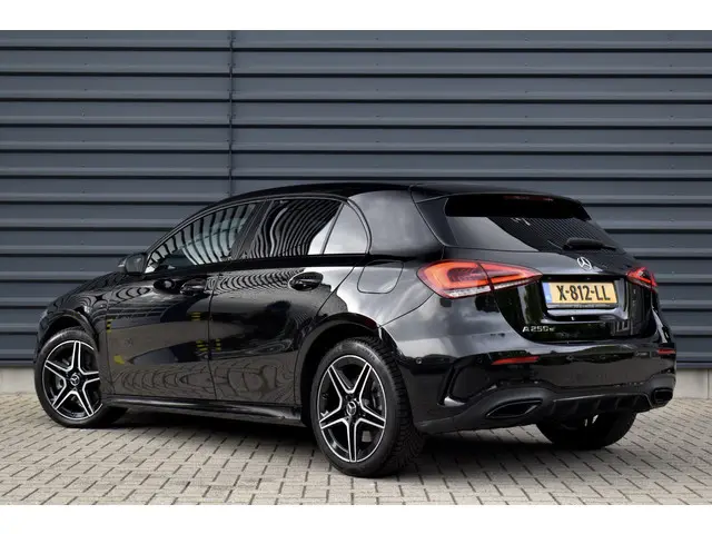 Mercedes-Benz A-klasse 250 e AMG Line | Sfeerverlichting | Stoelverwarming | 18'' Wielen | CarPlay |...