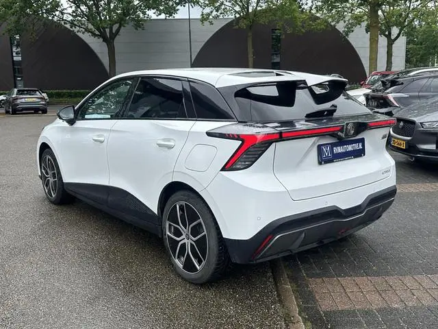 MG MG4 Electric Luxury 64 kWh SOH 96% | 10K KM!! |360 CAMERA| 7 JAAR MG GARANTIE T/M 07-2031| ELEK....