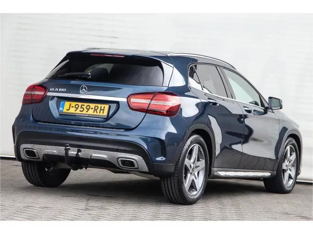 Mercedes-Benz GLA-klasse 180 AMG Sport Edition, Navi, Trekhaak, Camera 2020