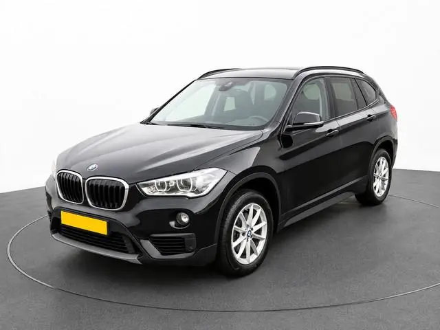 BMW X1 sDrive18i High Executive Aut- Lane Assist, Park Assist, Trekhaak, Xenon Led, Privacy Glass