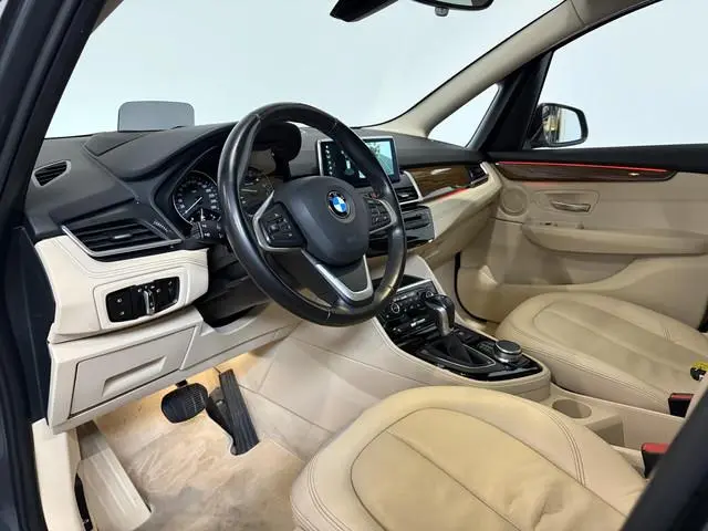 BMW 2-serie Gran Tourer 220i 7p. High Executive Navigatie Lederen bekleding Climate control
