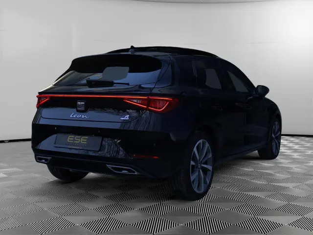SEAT Leon 1.4 TSI eHybrid PHEV FR | Panorama | Camera | Stuur verwarming | Carplay