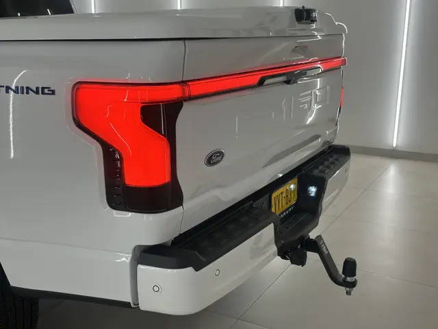 Ford F-150 LIGHTNING Lariat