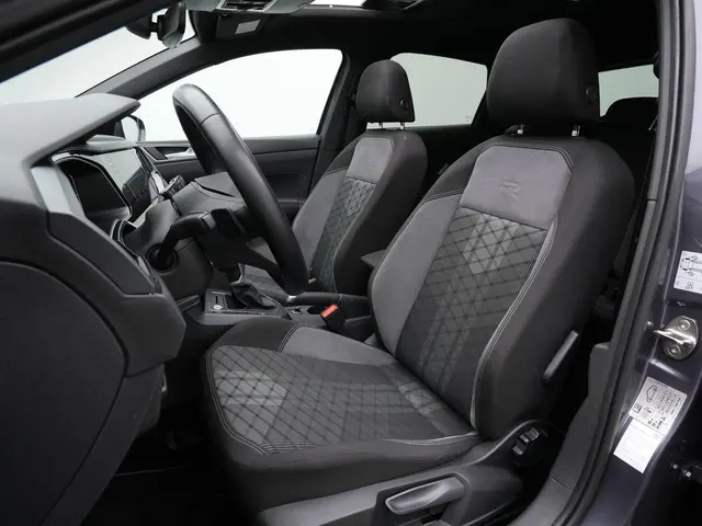 Volkswagen Polo 1.0 TSI 95 pk DSG R-Line | Panoramadak | Navigatie Discover Pro | IQ Light | Beats |...