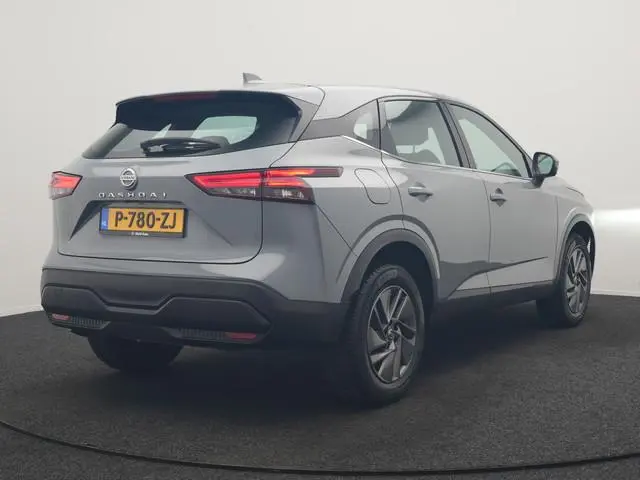 Nissan Qashqai 1.3 Acenta 141pk Dealer O.H | Adaptive Cruise | 360 Camera | Keyless | Blis | Apple C...