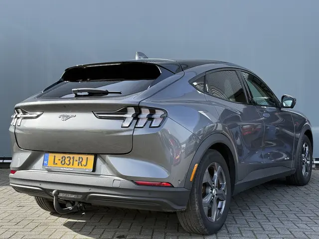 Ford Mustang Mach-E BJR 2021 RWD 75 kWh 259 PK TREKHAAK! | LEDER | STOEL-STUURVERWARMING | 360° CAME...