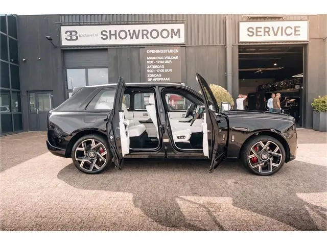 Rolls-Royce Cullinan 6.75 V12 Blackbadge Serie II | Bespoke | Pan.dak |
