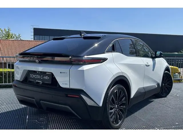 Toyota C-HR+