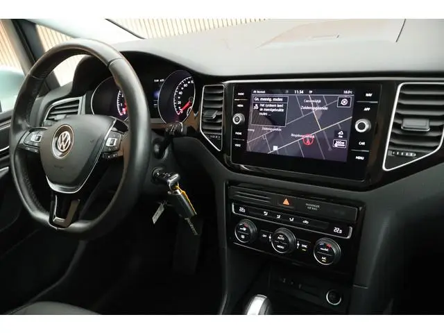Volkswagen Golf Sportsvan 1.5 TSI ACT 130pk DSG Highline Trekhaak Camera LED Navigatie