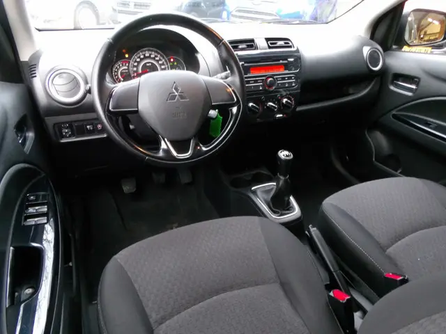 Mitsubishi Space Star 1.0 Intense 5drs Airco