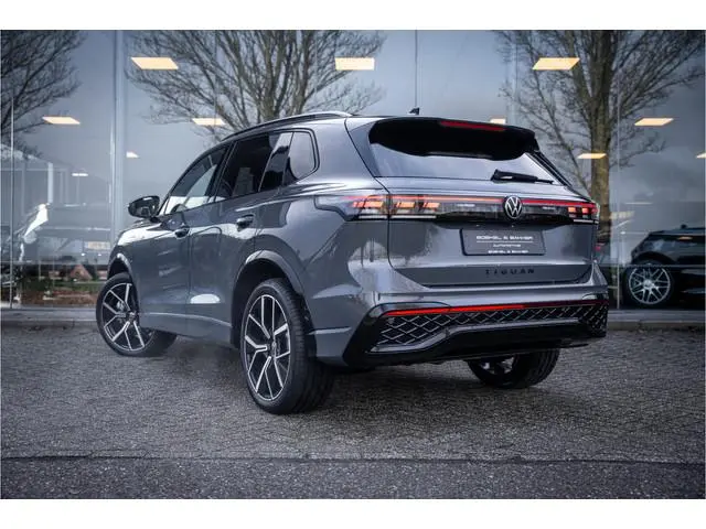 Volkswagen Tiguan eHybrid R-Line Edition ** Panodak ** Trekhaak ** Leder ** Memory Harman/Kardon **...