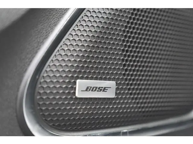 Renault Kadjar TCe 140 EDC Bose | Trekhaak | Panoramadak | Allseason Banden | Camera