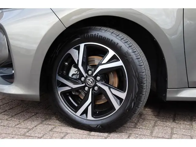 Toyota Yaris 1.5 Hybrid 115 Dynamic Limited Parkeersensoren, Stoelverwarming, Apple Carplay / Androi...