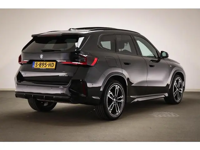 BMW X1 sDrive18i M-Sport | PANORAMADAK | HEAD UP | MASSAGE | TREKHAAK | 19"
