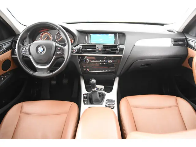 BMW X3 sDrive18d *Leer*Panoramadak*Navigatie*Trekhaak*