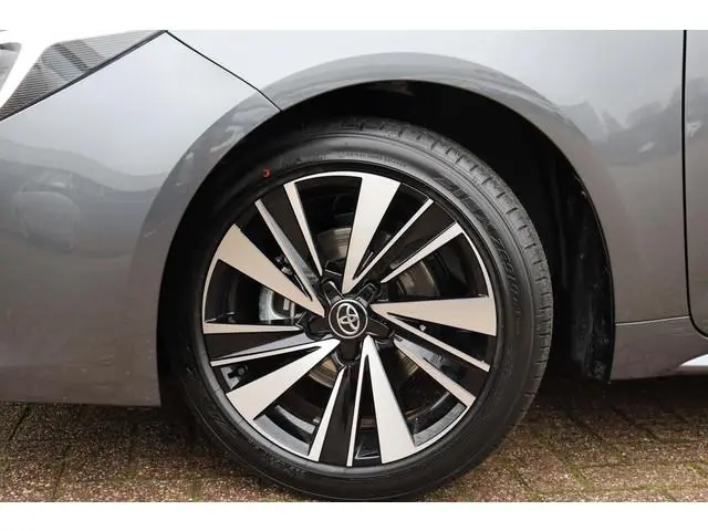 Toyota Corolla Hybrid 140 Dynamic Nieuw en uit voorraad leverbaar met € 3.000,- voordeel ,Parkeersen...