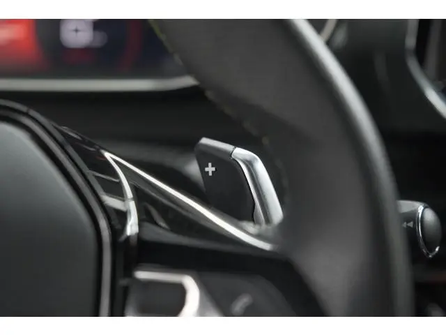Peugeot 2008 PureTech 130 EAT8 GT-Line | Stoelverwarming | Camera | Dodehoekdetectie | Navigatie