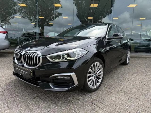 BMW 1-serie 118i Business Edition Plus ** Automaat ** Leder ** Carplay ** Stoelverwarming Alarm klas...