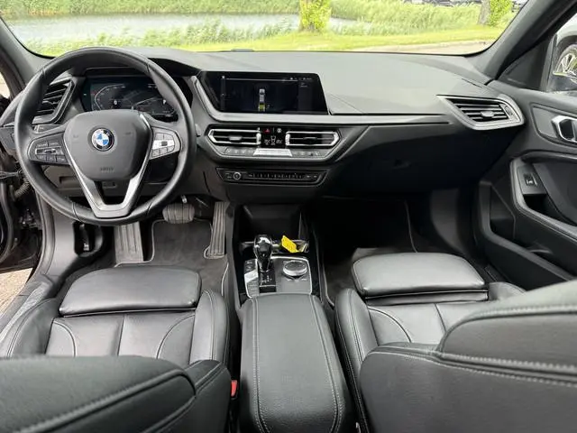 BMW 1-serie 118i Business Edition Plus ** Automaat ** Leder ** Carplay ** Stoelverwarming Alarm klas...