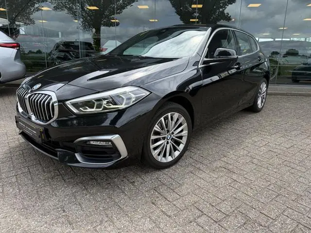 BMW 1-serie 118i Business Edition Plus ** Automaat ** Leder ** Carplay ** Stoelverwarming Alarm klas...
