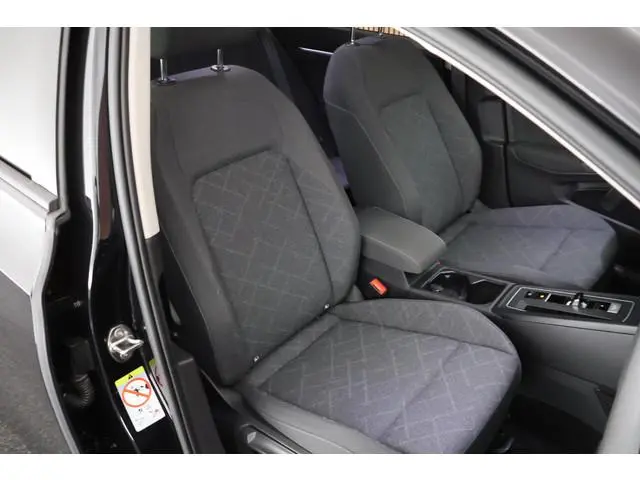 Volkswagen Golf 1.5 eTSI 150pk DSG Life Panoramadak HUD Camera Navigatie Keyless