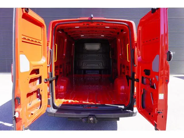 Volkswagen Crafter 140pk L3H2/L2H1 Trekhaak Camera 3-Zits Radio Bluetooth Euro6