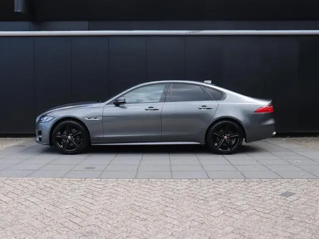 Jaguar XF 2.0d Portfolio | LEDER | PANO-DAK | MERIDIAN | STOEL/STUURVERW. | CRUISE | CAMERA | VIRTUA...