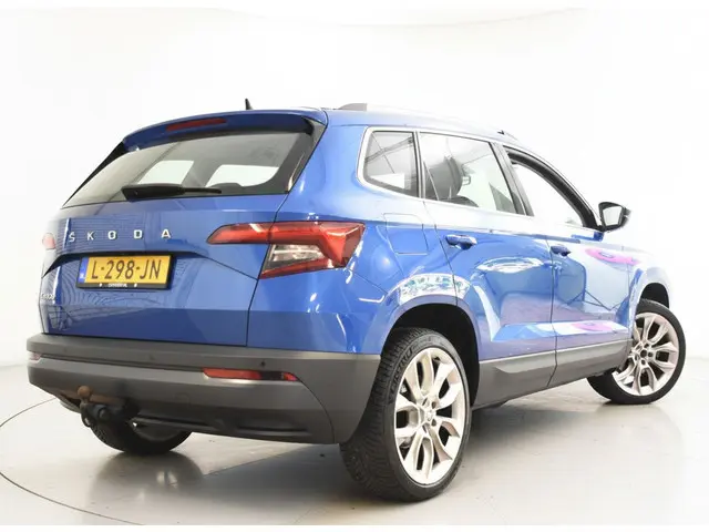 ŠKODA Karoq 1.5 TSI 150PK ACT BUSINESS EDITION PLUS CAMERA/NAVI/TREKHAAK