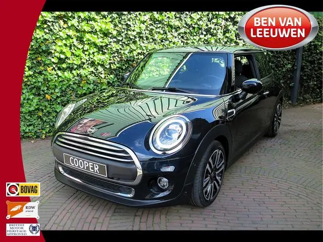MINI Cooper 1.5 One Pepper F56 LCI met LED, Park ass., DAB, Navi en 17"