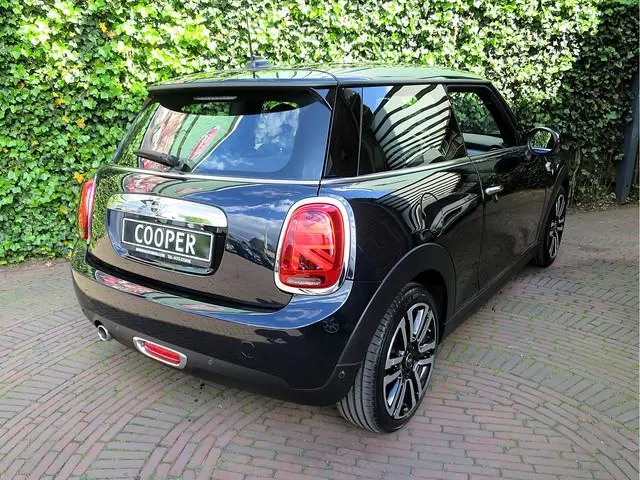 MINI Cooper 1.5 One Pepper F56 LCI met LED, Park ass., DAB, Navi en 17"