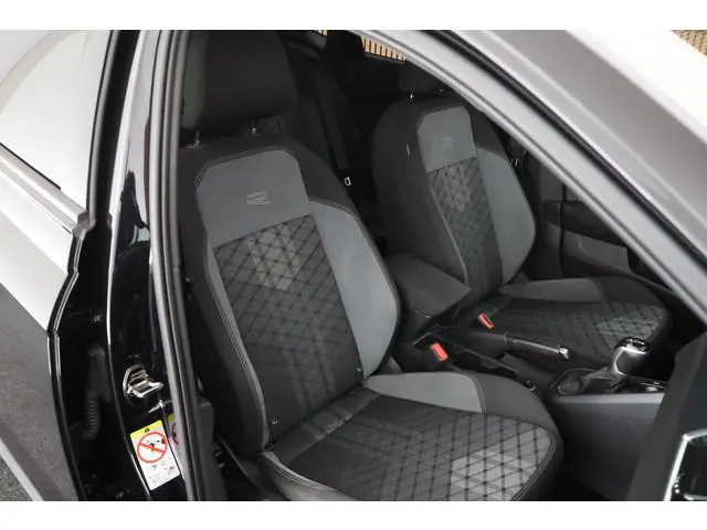 Volkswagen Polo 1.0 TSI 110pk DSG R-Line Panoramadak Stoelverwarming Achteruitrijcamera Parkeersenso...