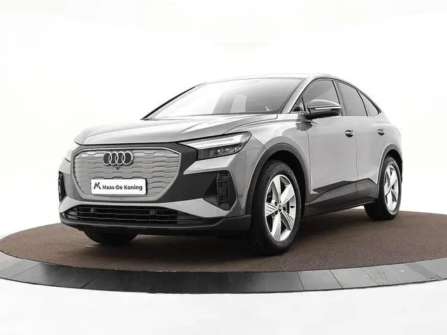 Audi Q4 e-tron 40 Edition 77 kWh 204pk · SOH 96% · Camera · Keyless · Head-Up Display · ACC · Sports...