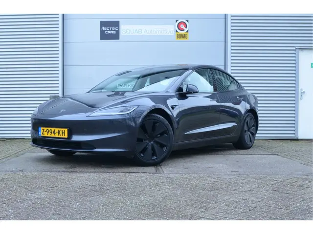 Tesla Model 3 Long Range AWD 78 kWh Highland, Autopilot4.0 (Meerprijs FSD 99,- p/mnd)