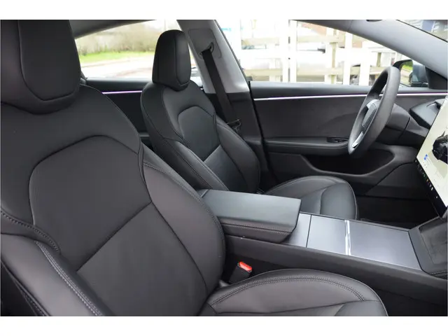 Tesla Model 3 Long Range AWD 78 kWh Highland, Autopilot4.0 (Meerprijs FSD 99,- p/mnd)