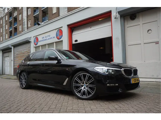 BMW 5-serie Touring 520i High Executive M-SPORT | 20inch | Electrische sportzetels | Volledig onderh...