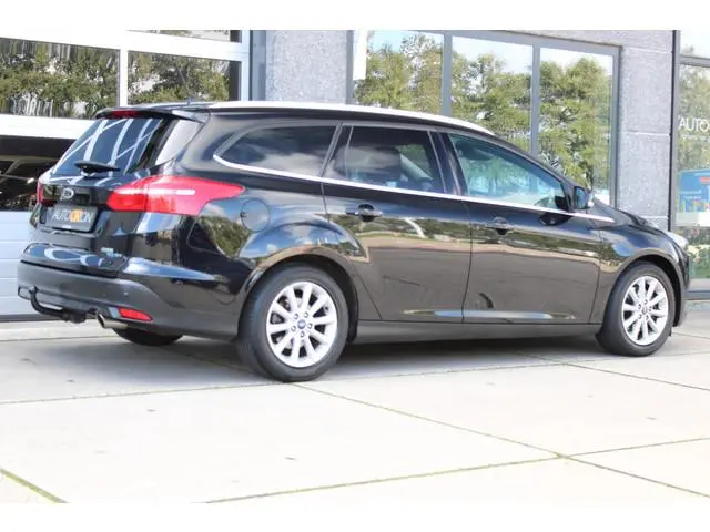 Ford Focus Wagon 1.5 Titanium Edition Trekhaak BlindSpot Stuurverwarming