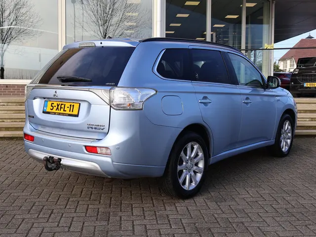 Mitsubishi Outlander 2.0 PHEV INSTYLE+ ADAPTIEVE CRUISE | TREKHAAK | SCHUIFDAK | CAMERA | LEDER | ST...