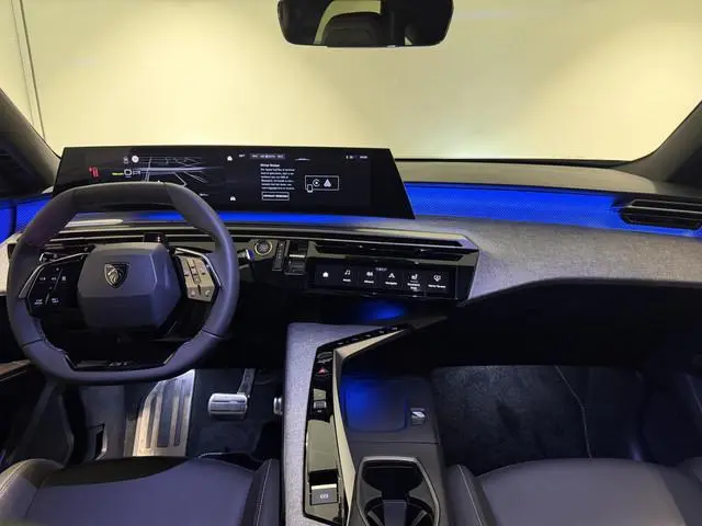 Peugeot e-3008