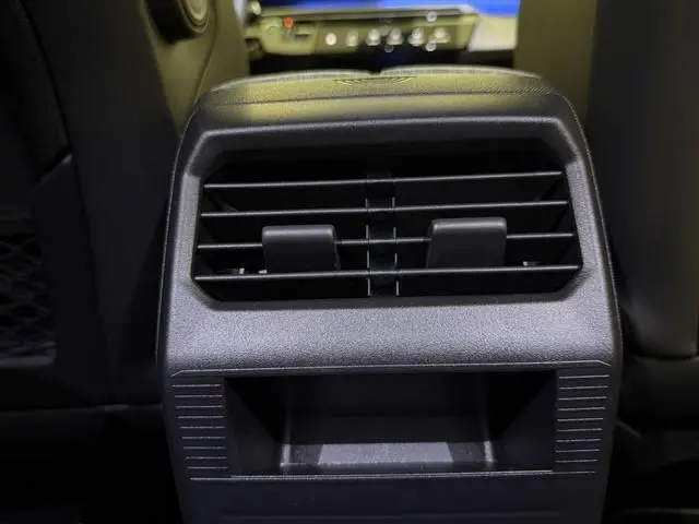 Peugeot e-3008