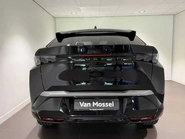Peugeot e-3008