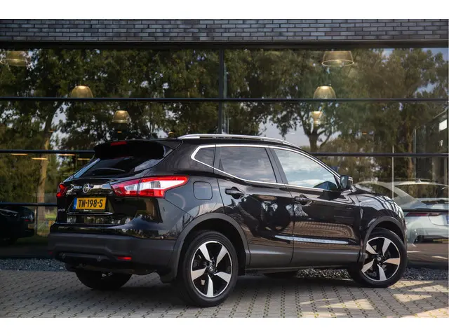 Nissan Qashqai 1.2 Tekna , Panoramadak, Trekhaak,