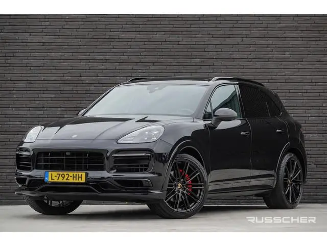 Porsche Cayenne 3.0 E-Hybrid 462Pk | Tech Art | Sport-Design Pakket | Akrapovic | Luchtvering | Pano...